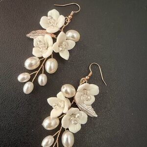 Bridal white flower Floral Pearl Drop Earrings for bride, new